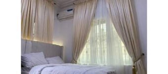 Cozy 1-bedroom house with 247 power, FREE Wifi, Netflix, AC