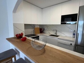 Fridge, microwave, oven, dishwasher - Schöne Maisonette-Wohnung neben dem Strand Roses AV-31 (Roses)