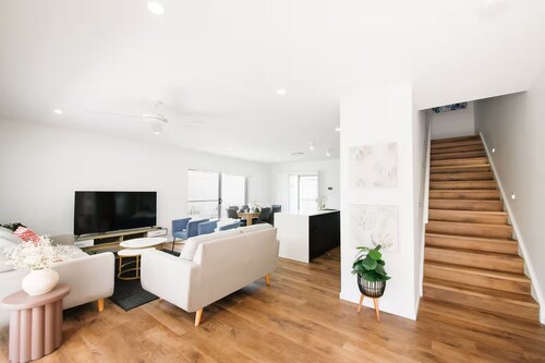 Brand new 3BR townhouse -Modern comfy family home