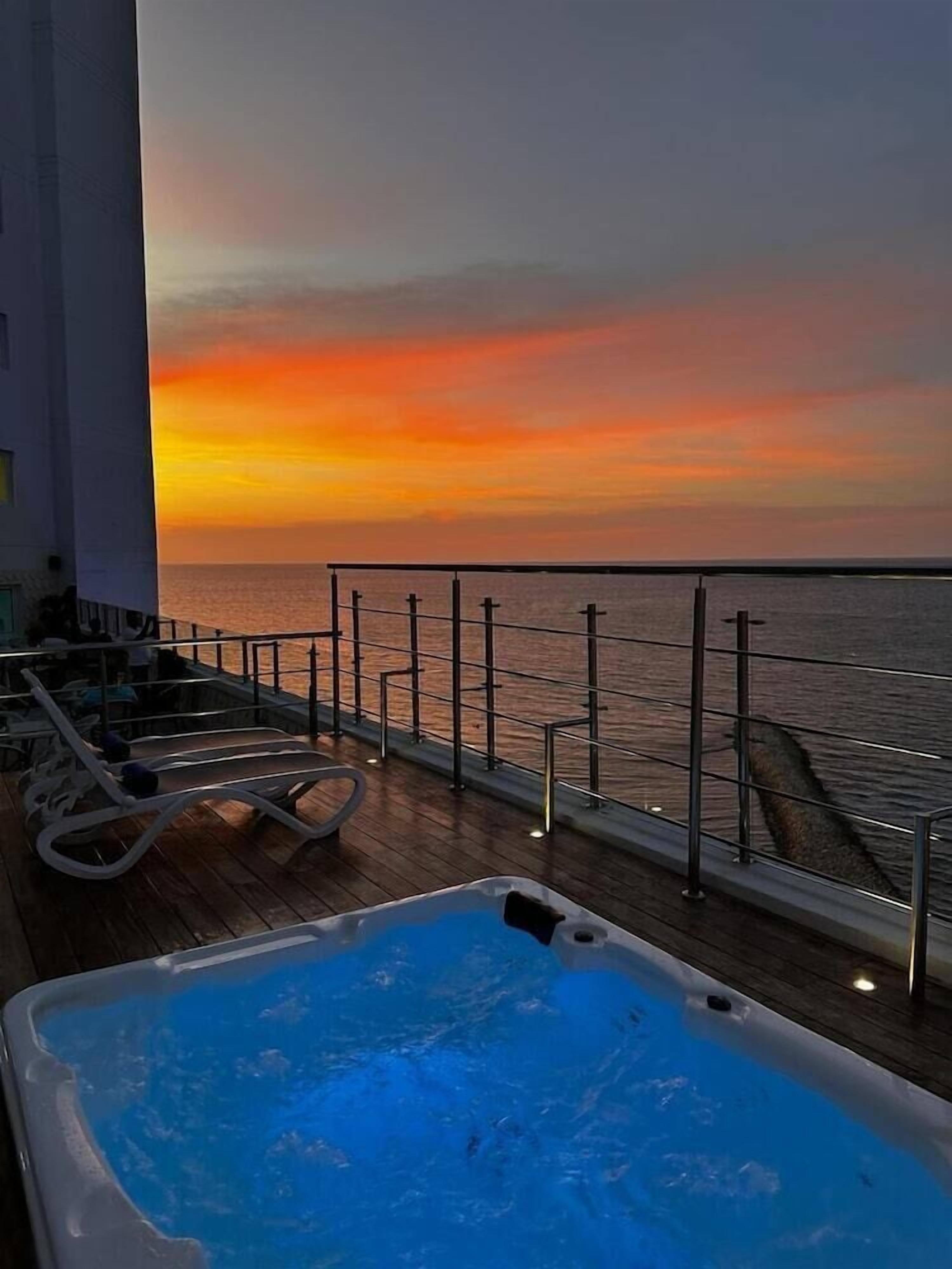 Outdoor spa tub