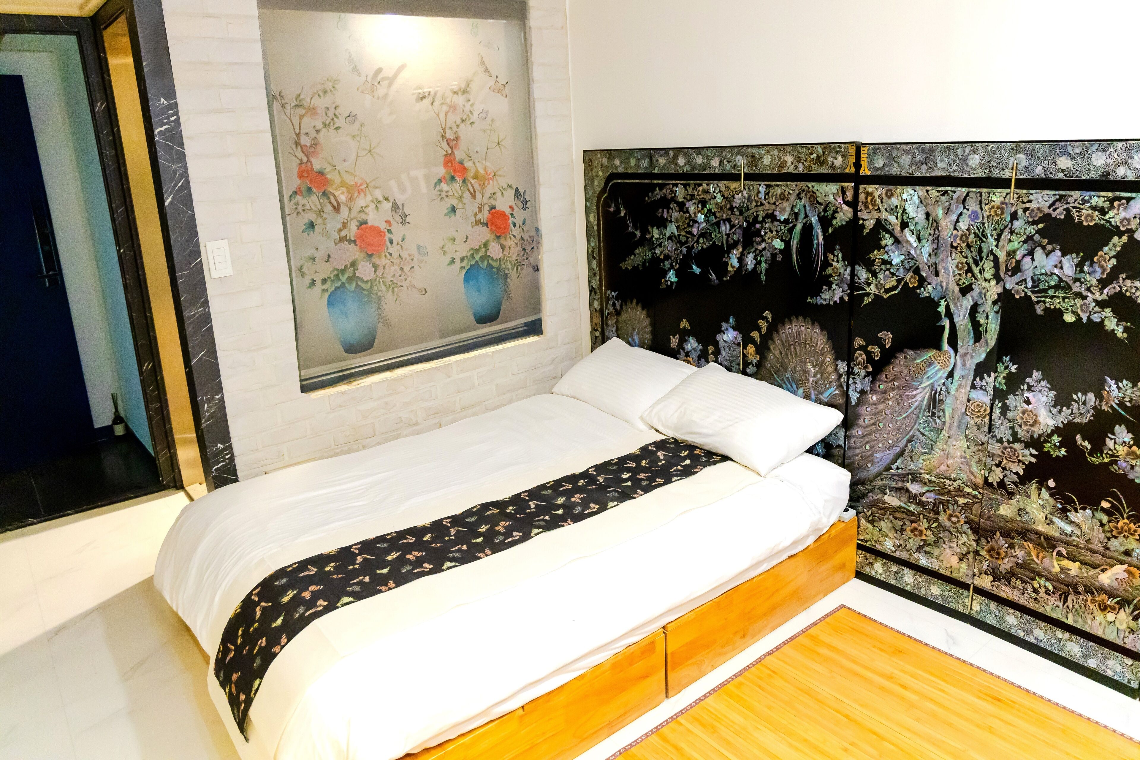 Lyxigt dubbelrum - utsikt mot staden