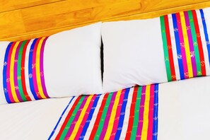 Luxe tweepersoonskamer, uitzicht op de stad | Luxe beddengoed, individueel gedecoreerd, individueel gemeubileerd