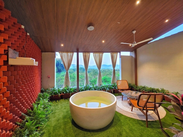 Luxury Suite, Valley View