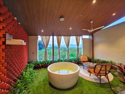 LaFiesta Resort By Greenleaf Aqua