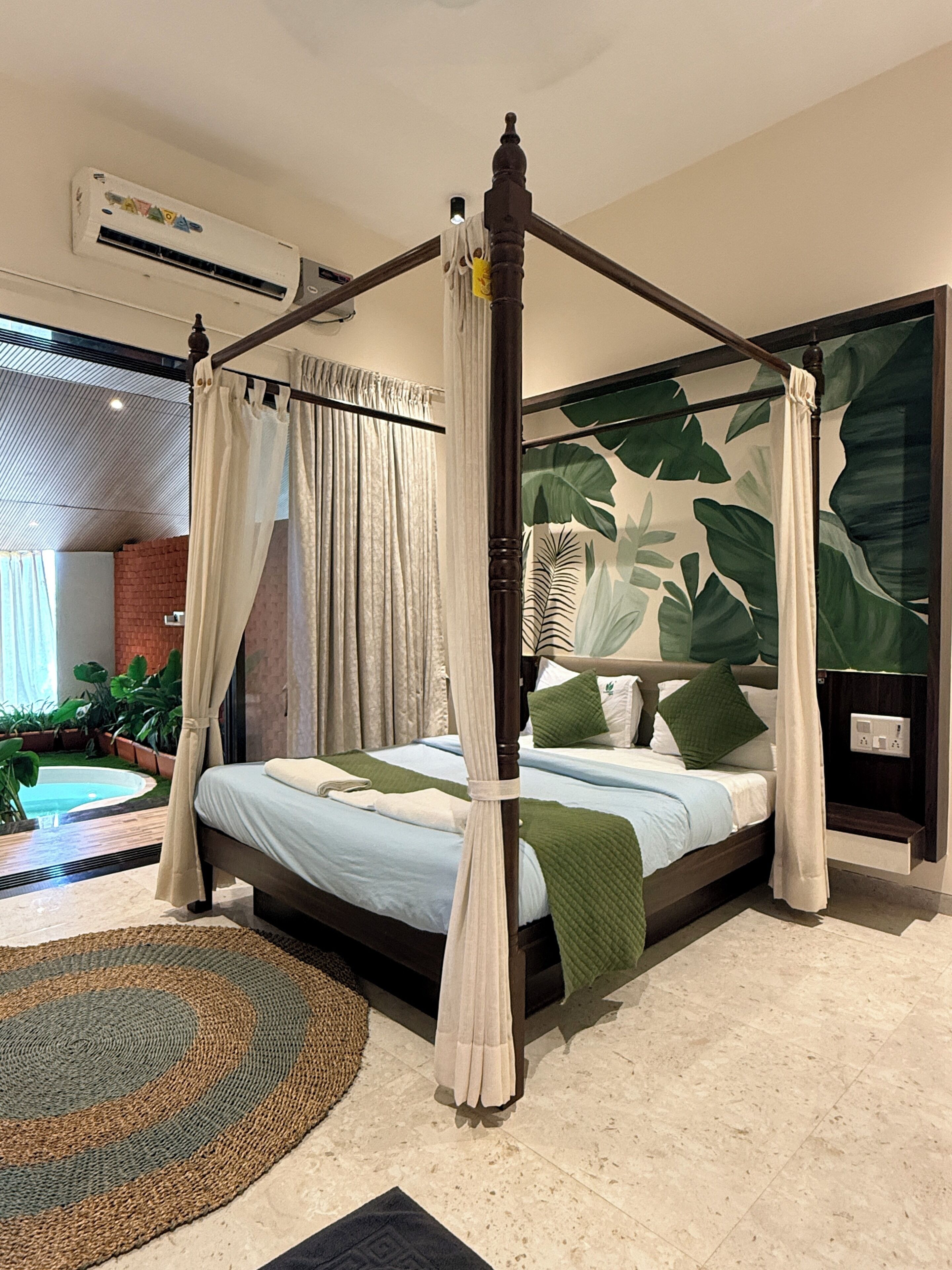 Free WiFi, bed sheets