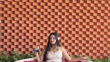 Luxury Suite, Valley View | Deep soaking bathtub