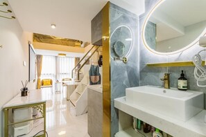 Bathroom - Shanghai Stylish Loft with 2B (Shanghai)