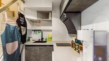 Comfort Apartment, 2 Bedrooms, Garden View | Private kitchen