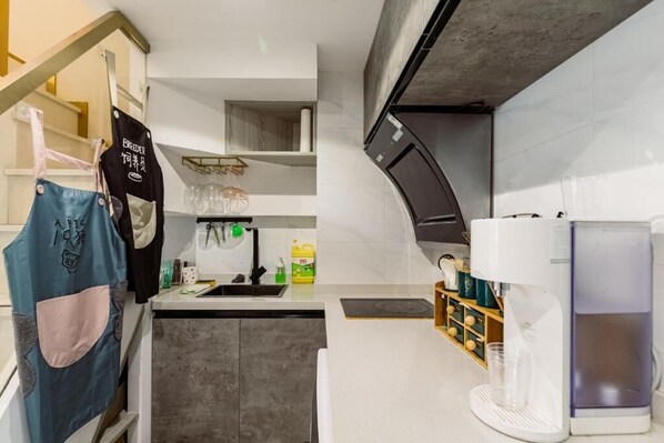 Comfort Apartment, 2 Bedrooms, Garden View | Private kitchen