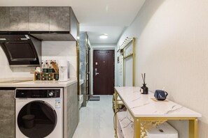 Comfort Apartment, 2 Bedrooms, Garden View | Private kitchen - Shanghai Stylish Loft with 2B (Shanghai)