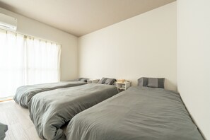 2 bedrooms, free WiFi, bed sheets - 外観は古い建物ですが内装はフルリノベーション済みです。TV、無料Wi-Fi、ドライヤー、浴室乾燥機、洗濯機完備。トイレにはウォシュレットも完備しております。 (Nakamichi,Higashinari-ku,Osaka-shi)