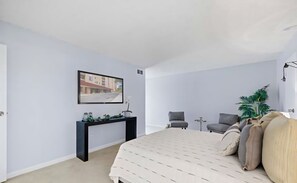 2 slaapkamers, een strijkplank/strijkijzer, wifi, beddengoed