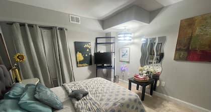 Cozy 1-bedroom condo in serene 2B2B Arlington with all amenities.