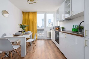 Fridge, microwave, oven, stovetop - Lumina comfy 4-room apartment near the city center (New apartment)
