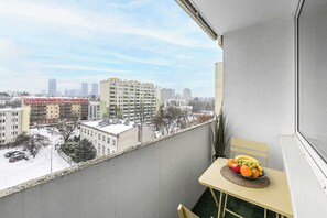 Outdoor dining - Lumina 3-rooms apartment with parking (New apartment)