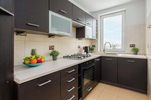 Fridge, oven, stovetop, electric kettle - Lumina 3-rooms apartment with parking (New apartment)