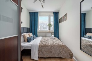 2 bedrooms, desk, iron/ironing board, travel cot - Lumina 3-rooms apartment with parking (New apartment)