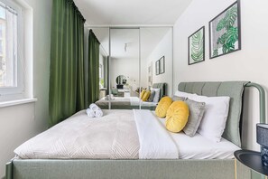 2 bedrooms, iron/ironing board, WiFi, bed sheets - Lumina cozy 3-room apart near the metro station (New apartment)