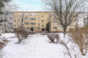 Exterior - Lumina cozy 3-room apart near the metro station (New apartment)
