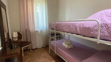 2 bedrooms, iron/ironing board, travel cot, free WiFi