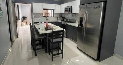 3 bed 2 Bath 15 min From Airport