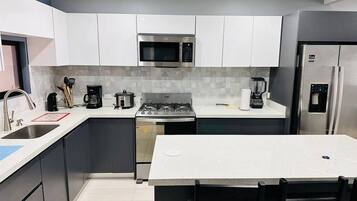 House, 3 Bedrooms | Interior