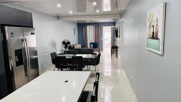 Maison, 3 chambres | Restauration