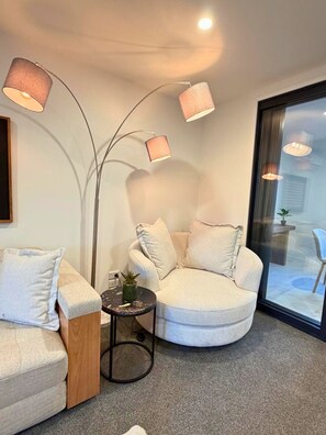 Living area - Serene Getaway - 2BR on Manchester Street (Christchurch)