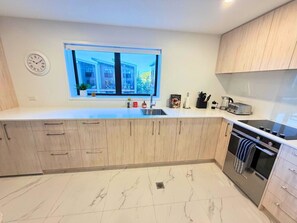 Private kitchen - Serene Getaway - 2BR on Manchester Street (Christchurch)