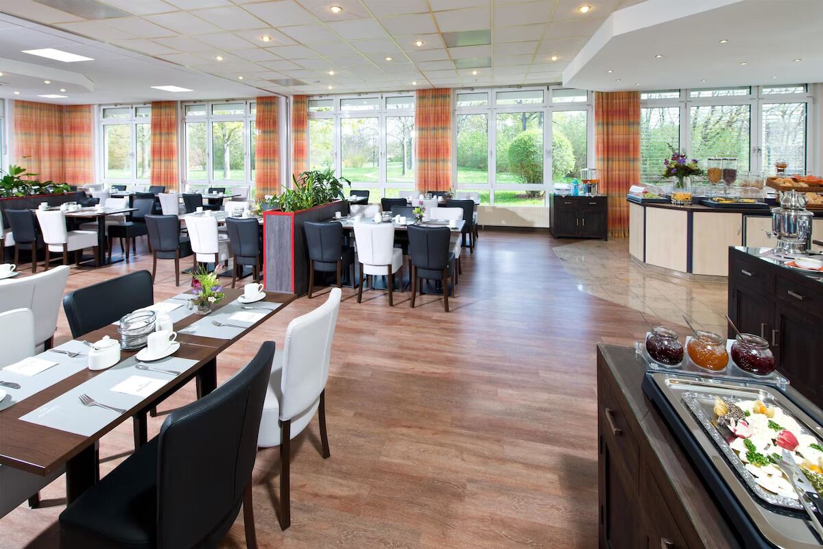 Start mornings with a generous buffet in an airy restaurant.