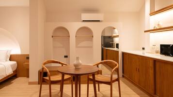 Junior Room | Dining