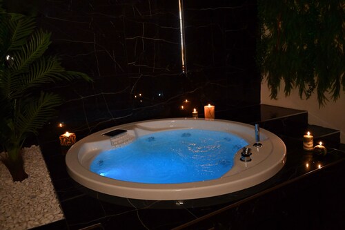 Palace Eight Suites & Spa