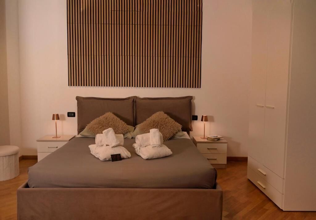 Suite, 1 King Bed, Balcony, City View