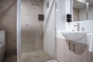 Deluxe Double Room | Bathroom - The Esperance Accommodation (Esperance)