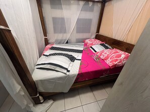 3 makuuhuonetta, silitysrauta/-lauta, Wi-Fi, vuodevaatteet