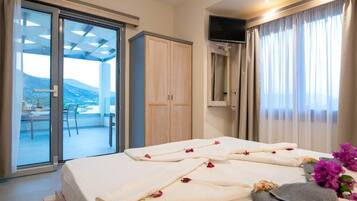 House, 2 Bedrooms, Private Pool, Sea View