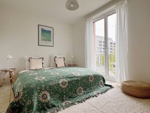 3 bedrooms, desk, iron/ironing board, WiFi