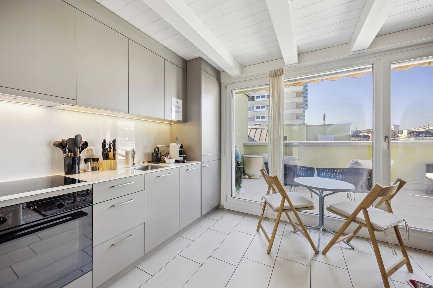Fridge, oven, stovetop, dishwasher