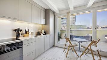 Fridge, oven, stovetop, dishwasher