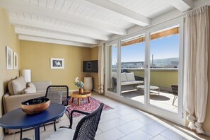 Living area - Comfortable Flat with Terrace in Zurich (401-16) (Zürich)