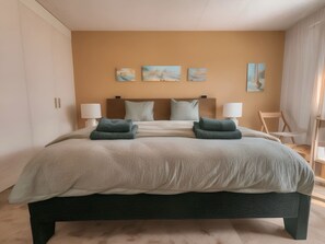 3 Schlafzimmer, Schreibtisch, Bügeleisen/Bügelbrett, WLAN