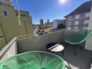 Property grounds - Family-Friendly 2BR in Oerlikon - Zurich (303-16) (Zürich)