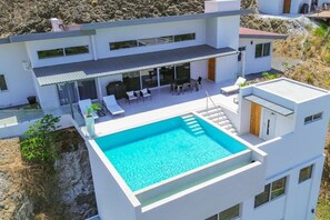 Exterior - Luxury Ocean View Villa with Infinity Pool (Coco)