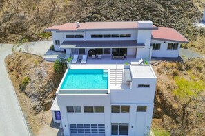 Exterior - Luxury Ocean View Villa with Infinity Pool (Coco)