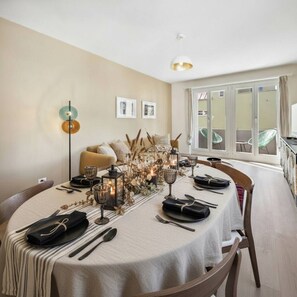 Dining - Central Apartment with luxury style & Netflix! (Zürich)