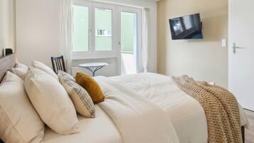 3 bedrooms, desk, iron/ironing board, WiFi