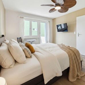 3 Schlafzimmer, Schreibtisch, Bügeleisen/Bügelbrett, WLAN