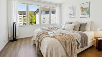 2 bedrooms, desk, iron/ironing board, WiFi