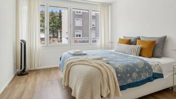 2 bedrooms, desk, iron/ironing board, WiFi