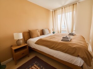 2 bedrooms, desk, iron/ironing board, WiFi - Chic 2BR in Oerlikon - Near Zurich City (203-16) (Zürich)